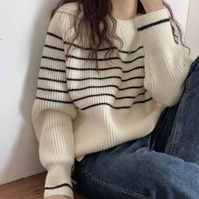 Kvinne casual genser med stripemønster og moderne cut Skjora
