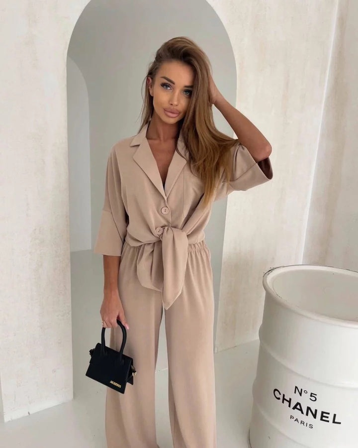 Kvinnelig elegant omslags jumpsuit med knappedetaljer Skjora