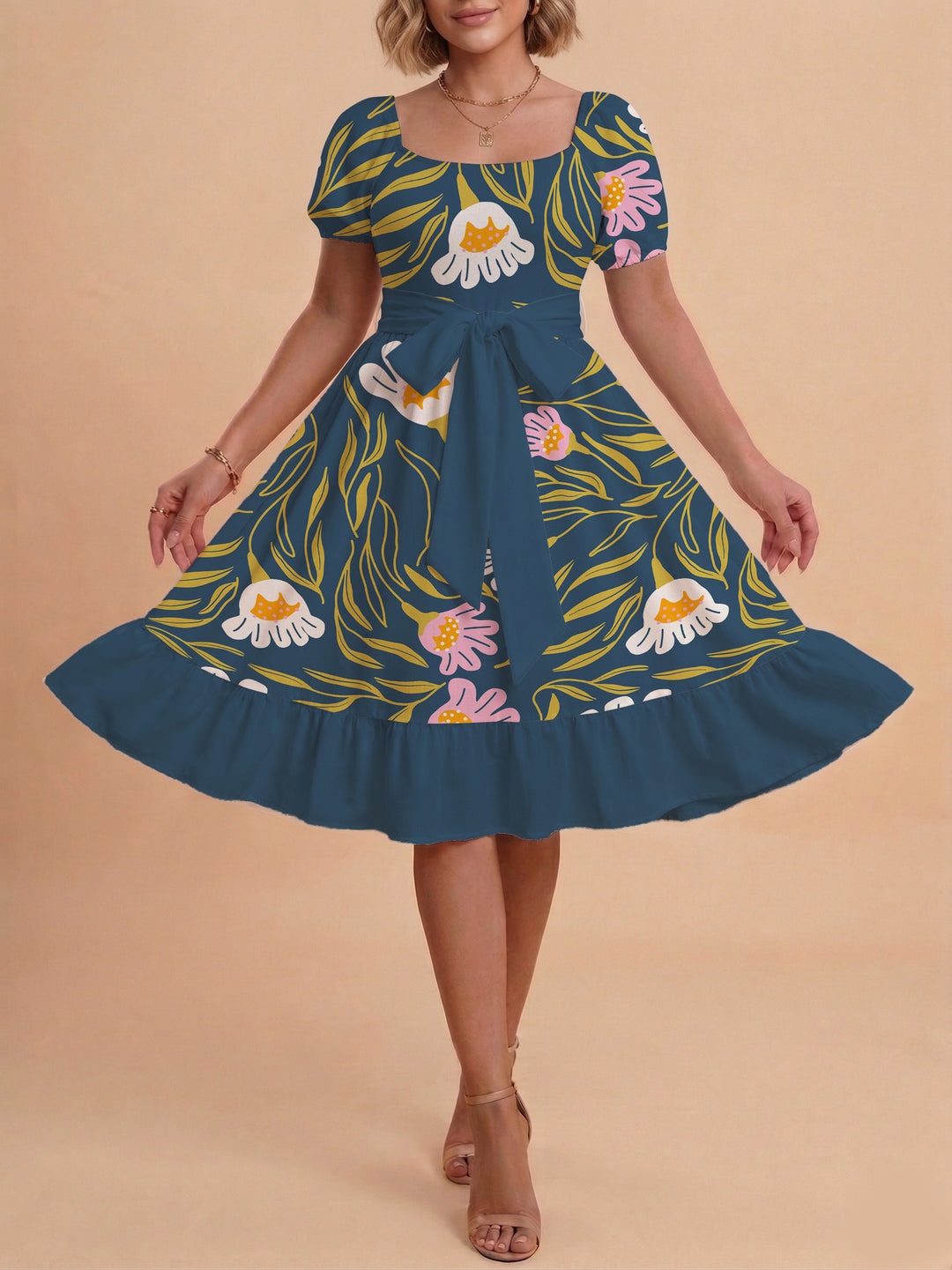 Damen Sommerliches Blumenkleid mit taillierbarem Gürtel und voluminösen Ärmeln Skjora