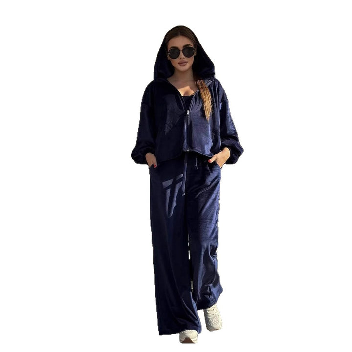 Kvinnelig fashionable velour loungewear sett med hette Skjora