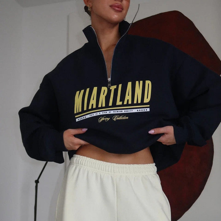 Kvinnelig sporty zip genser med oversized passform og kreativt trykk Skjora