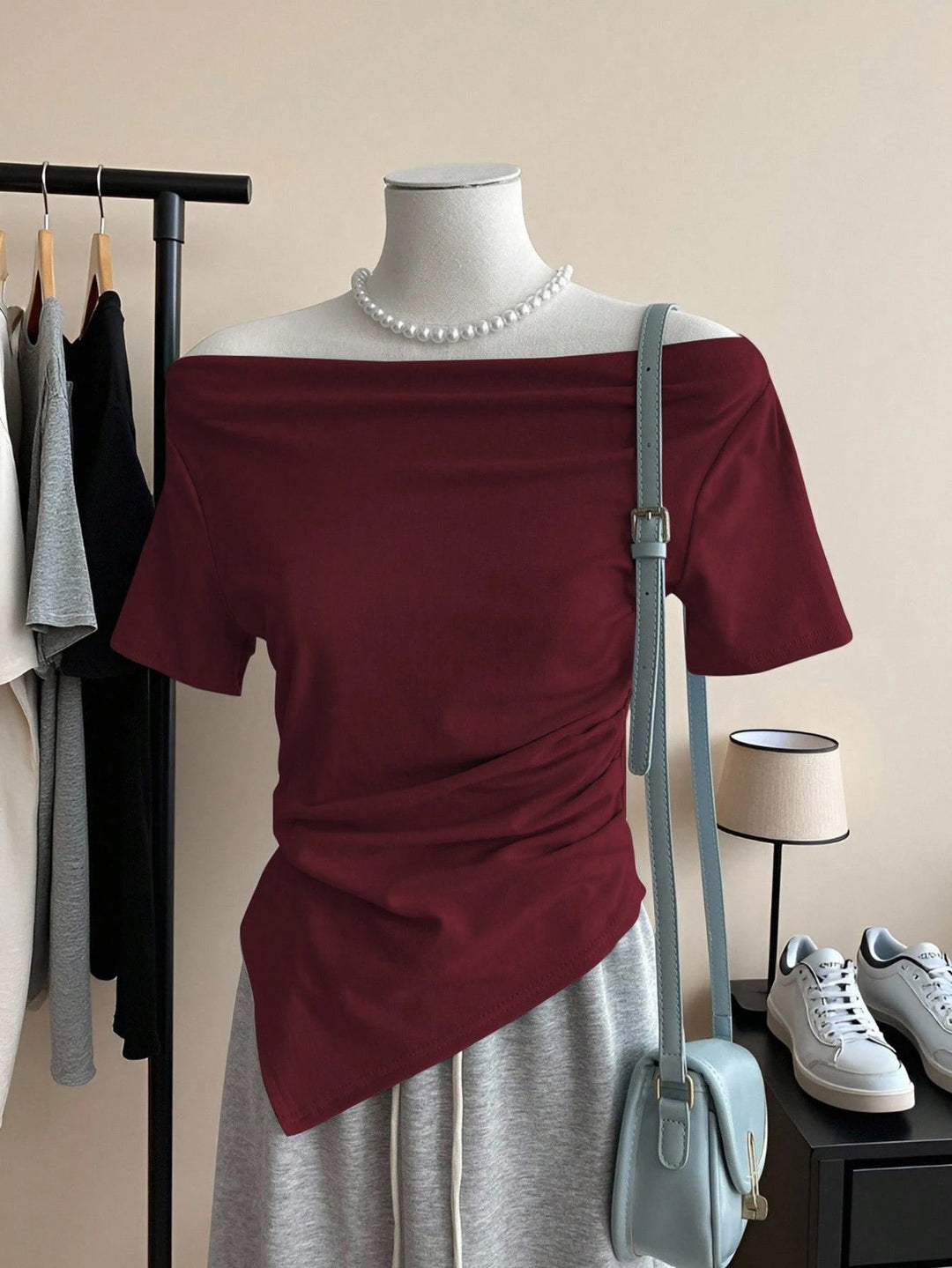 Damer Off-Shoulder T-skjorte med rynkework Skjora