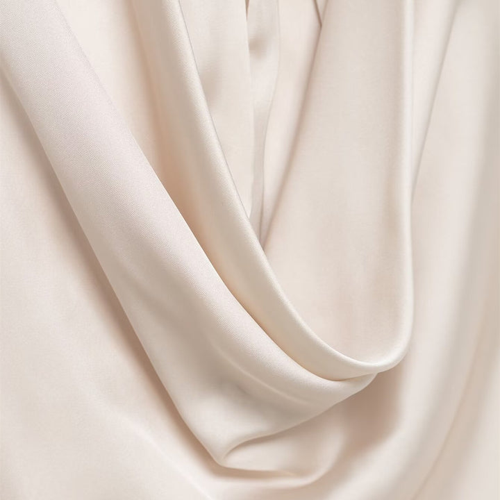 Dame elegant haltertop i flytende sateng med dekorativ ryggutkæring Skjora