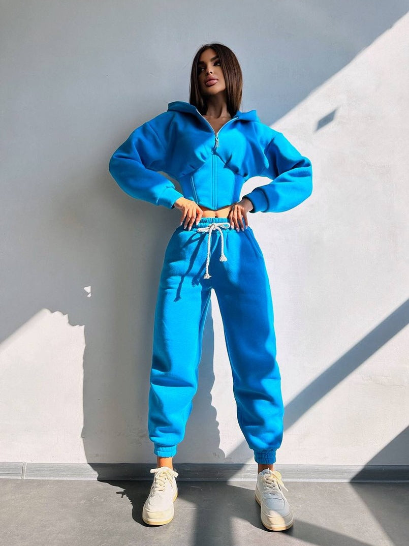 Kvinnegens cropped sweatshirt dress med høy krage og justerbar midje Skjora