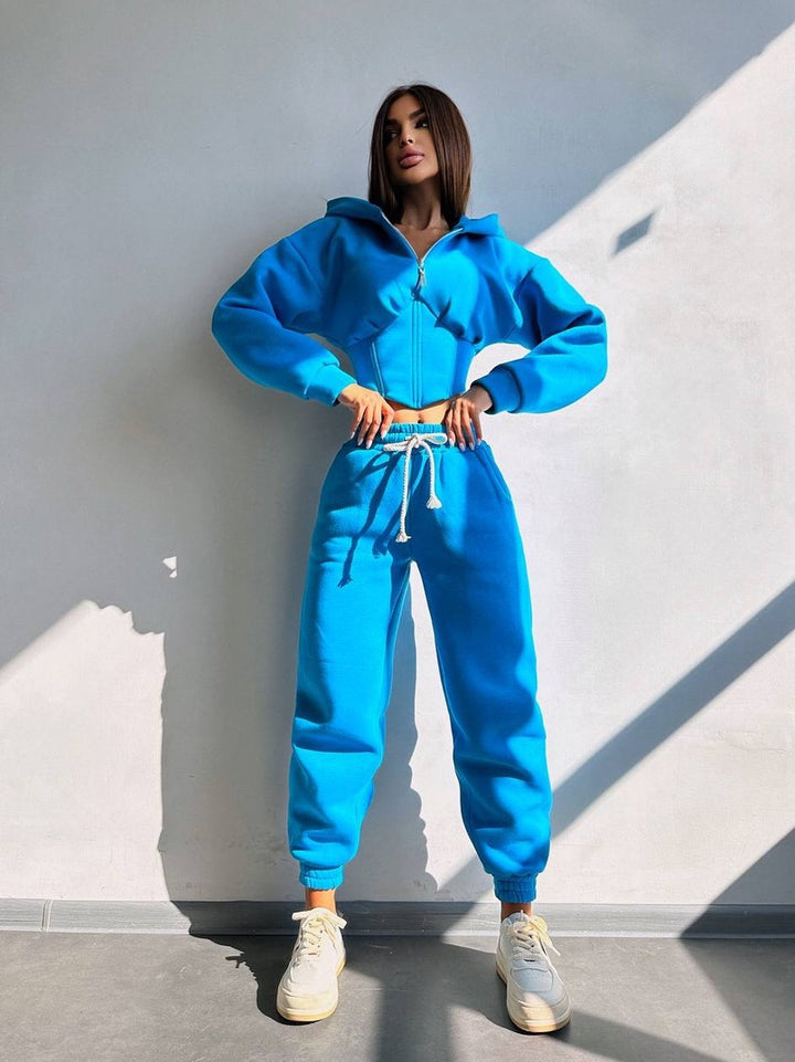 Kvinnegens cropped sweatshirt dress med høy krage og justerbar midje Skjora