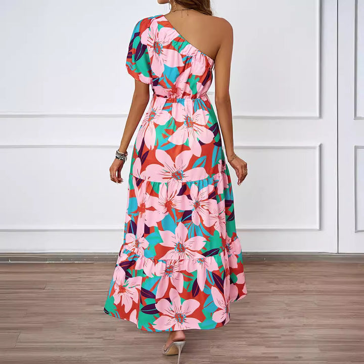 Kvinne maxi kjole i asymmetrisk design med blomsterdesign og omslag belte Skjora