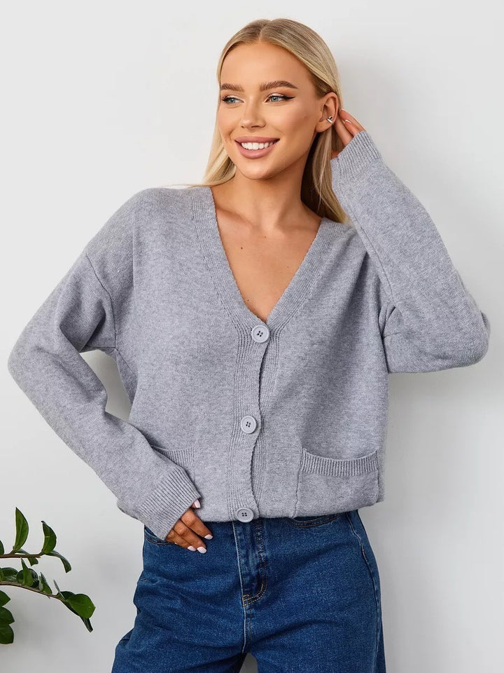 Kvinnens chunky strikket cardigan med dyp V-hals og praktiske lommer Skjora