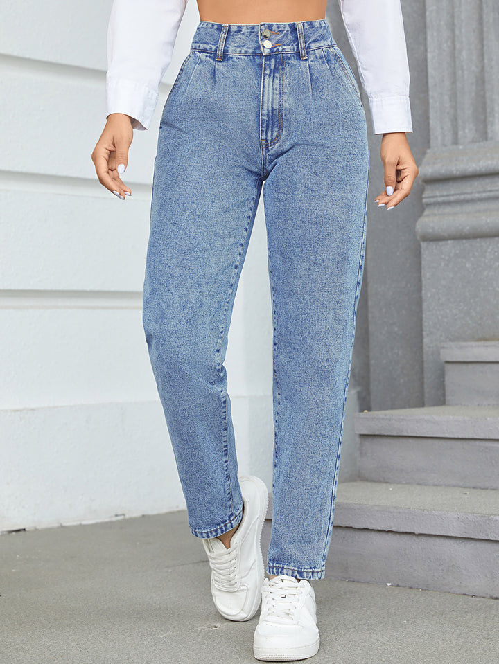 Kvinners høyt liv boyfriend jeans med klassisk snitt og knappe detaljer Skjora