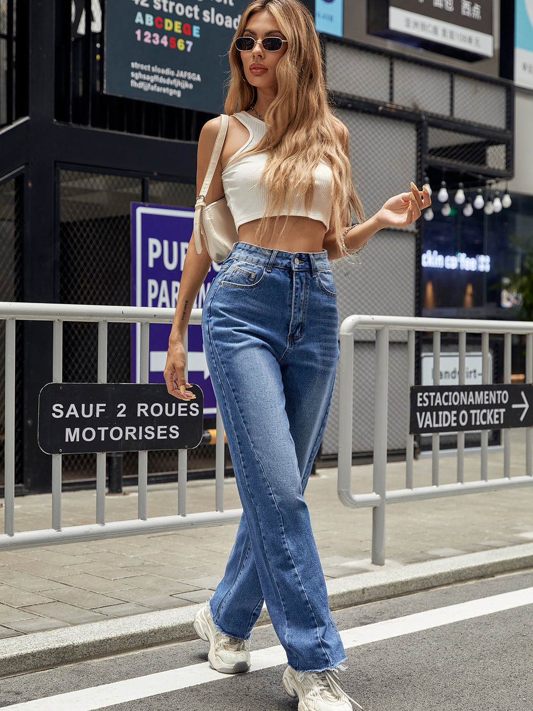 Kvinne høytaljede jeans i klassisk snitt med casual bootcut Skjora