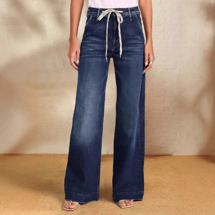 Kvinners vide jeans med moteriktig snor og elastisk livband