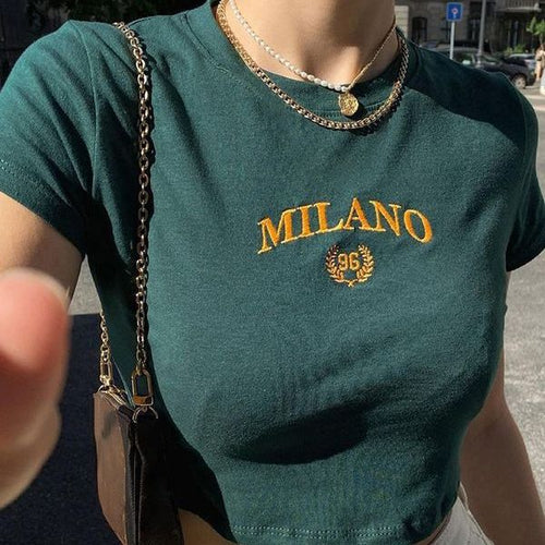 Dame cropped T-skjorte med brodert tekst og rund hals Skjora