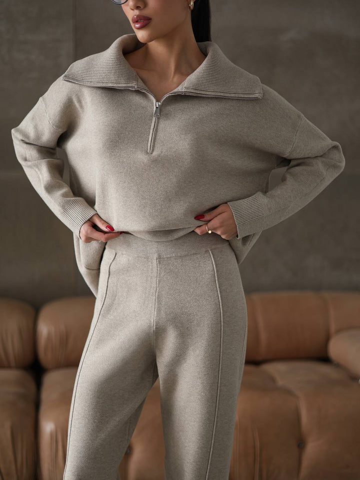 Kvinnenes elegante hettegenser og joggebukse sett med høy krage og glidelås Skjora