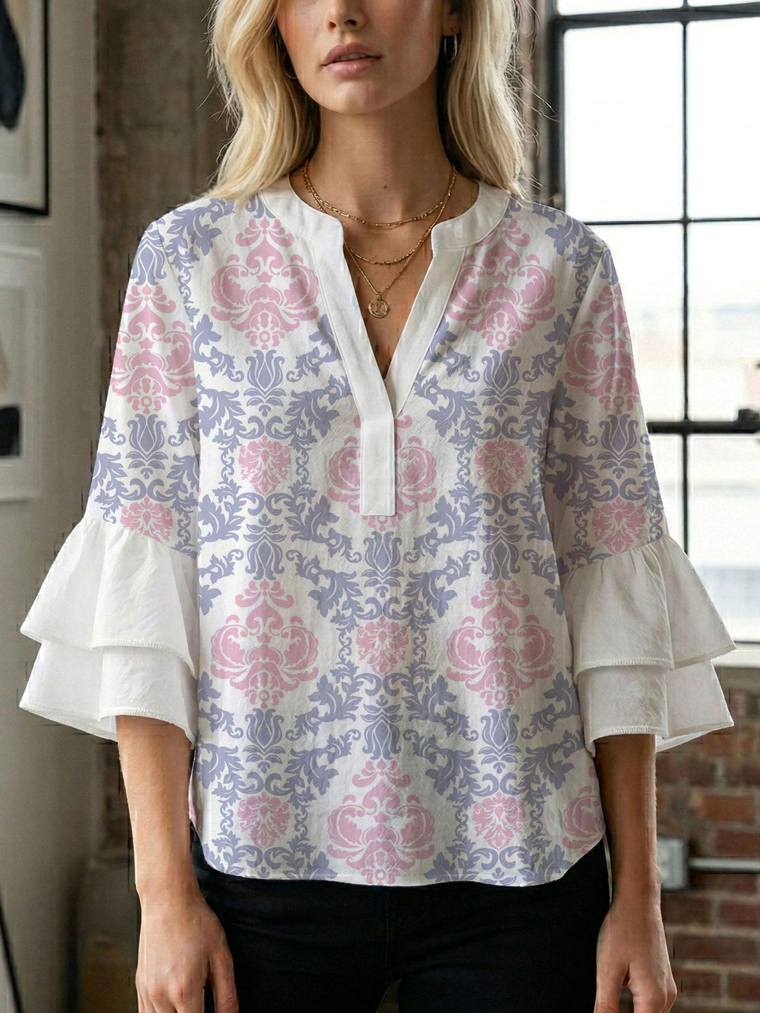 Damebluse med vakker blomstermønster Skjora