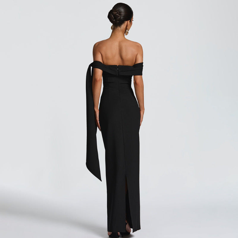 Dame Elegant kveldsdrakt med Off-Shoulder-design og Flytende Cape Skjora