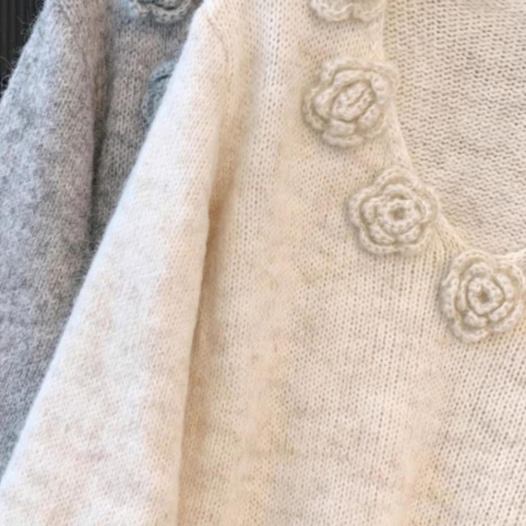 Damer strikkegenser med blomstrete detaljer Skjora