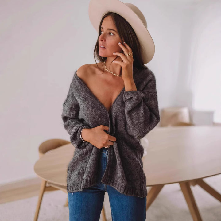 Kvinne cozy oversized genser med dyp V-hals og myk tekstur Skjora