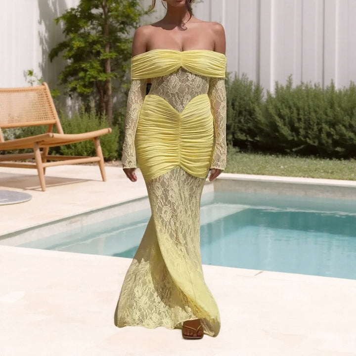 Kvinne maxi kjole med stilige rynker og off-shoulder design