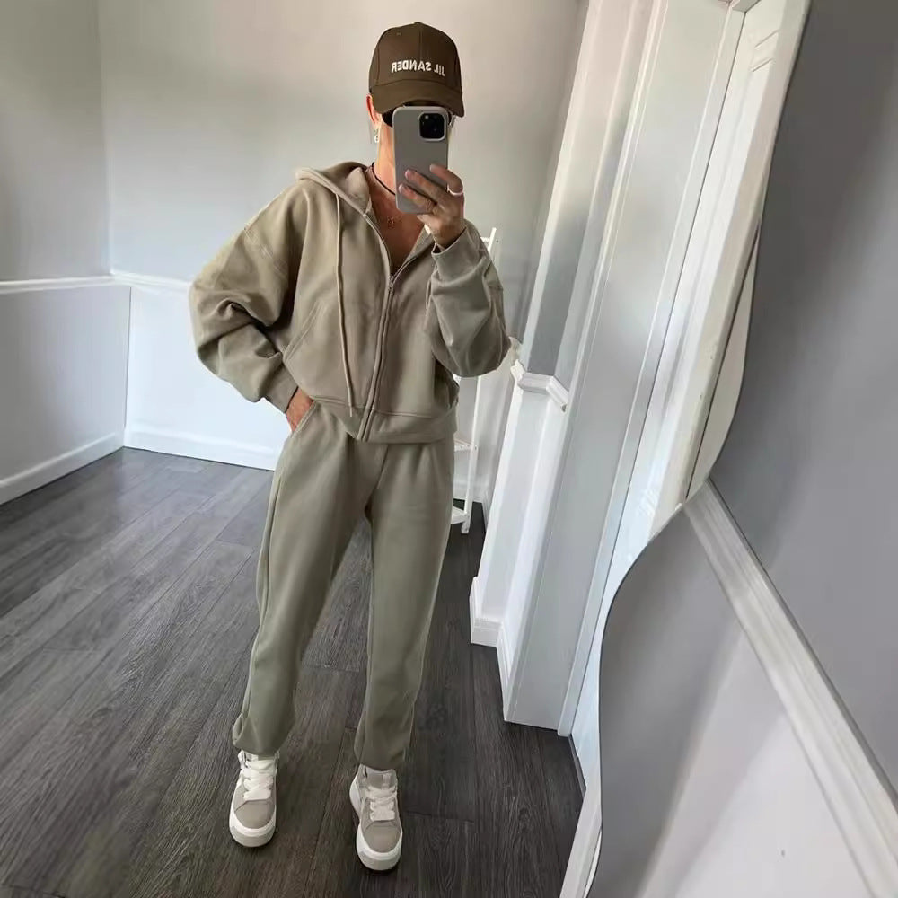 Kvinnelig sporty fleece treningsdrakt med glidelås og hette Skjora