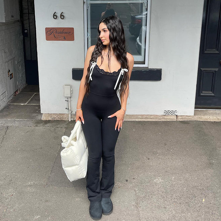 Dame Jumpsuit med blonder og justerbare stropper Skjora