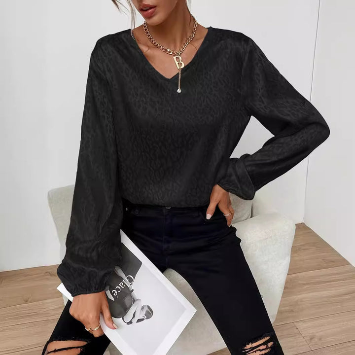 Kvinnes elegant bluse topp med v-hals og voluminøse ermer Skjora