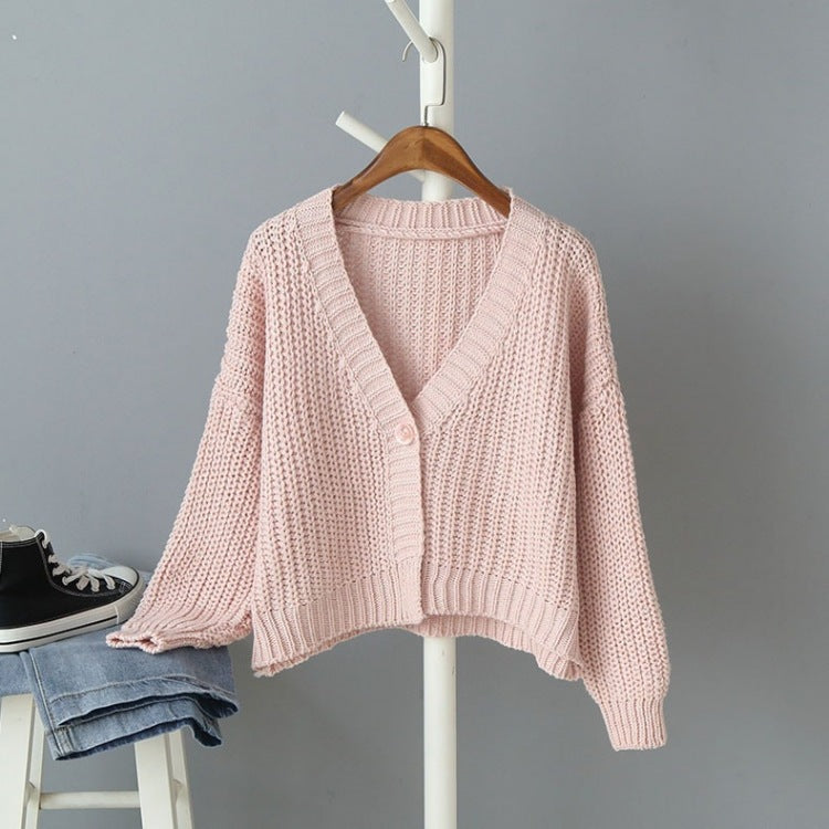 Kvinnens chunky strikket cardigan med løs passform og dekorativ V-hals Skjora
