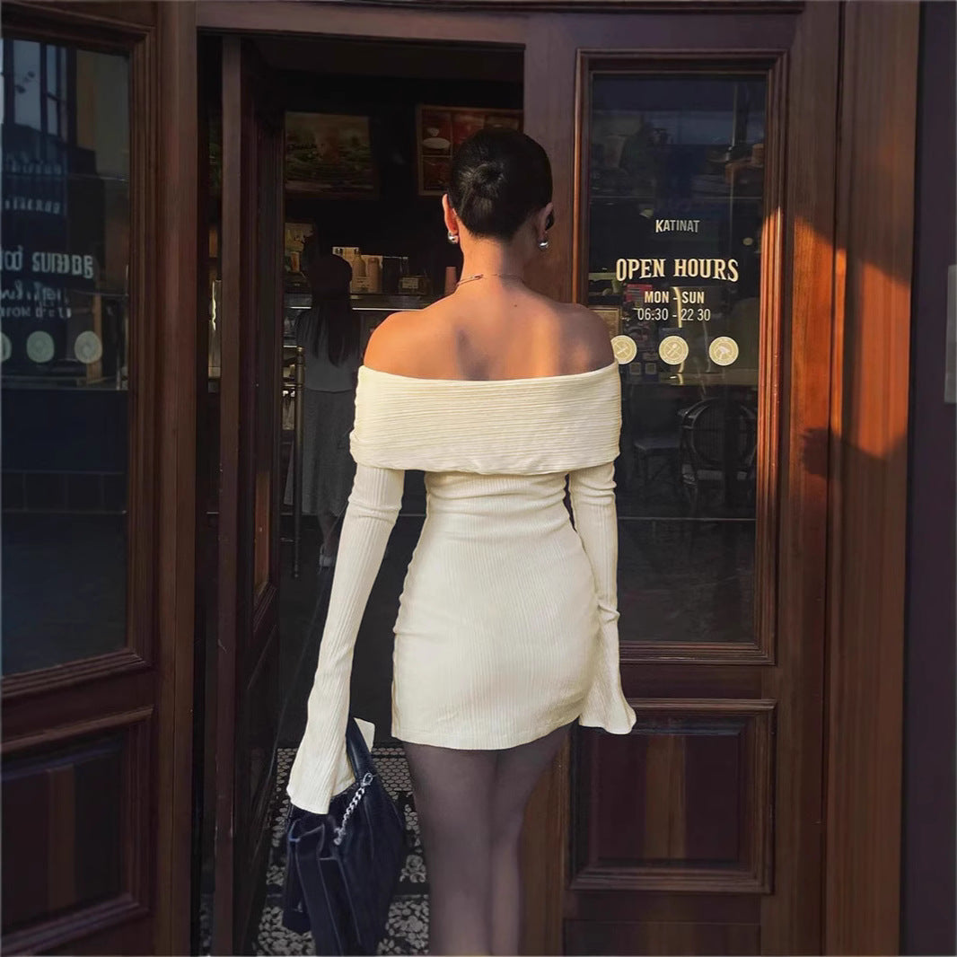 Dame minikjole med off-shoulder design og dekorative bånd Skjora