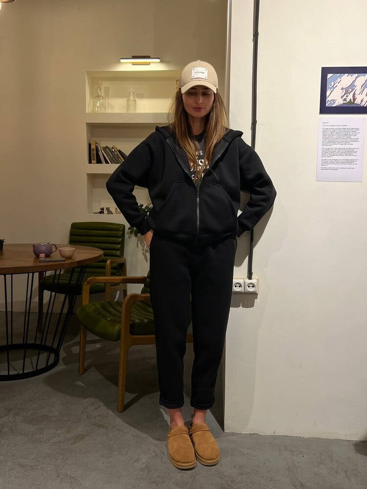 Kvinners avslappede fleece joggedress med hette og komfortable mansjetter Skjora