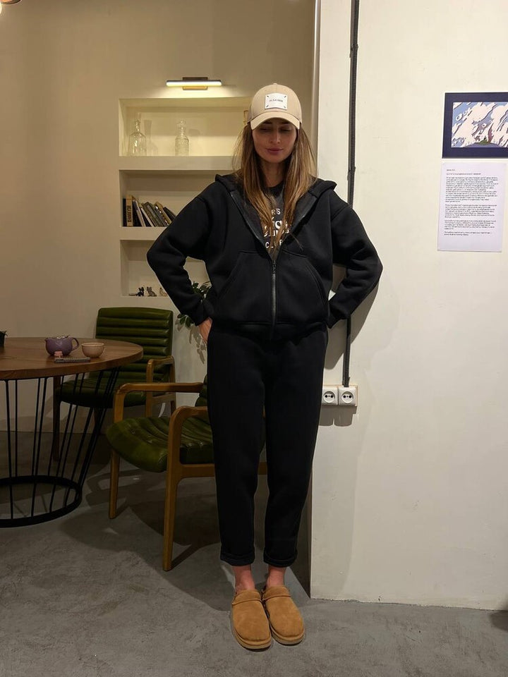 Kvinners avslappede fleece joggedress med hette og komfortable mansjetter Skjora