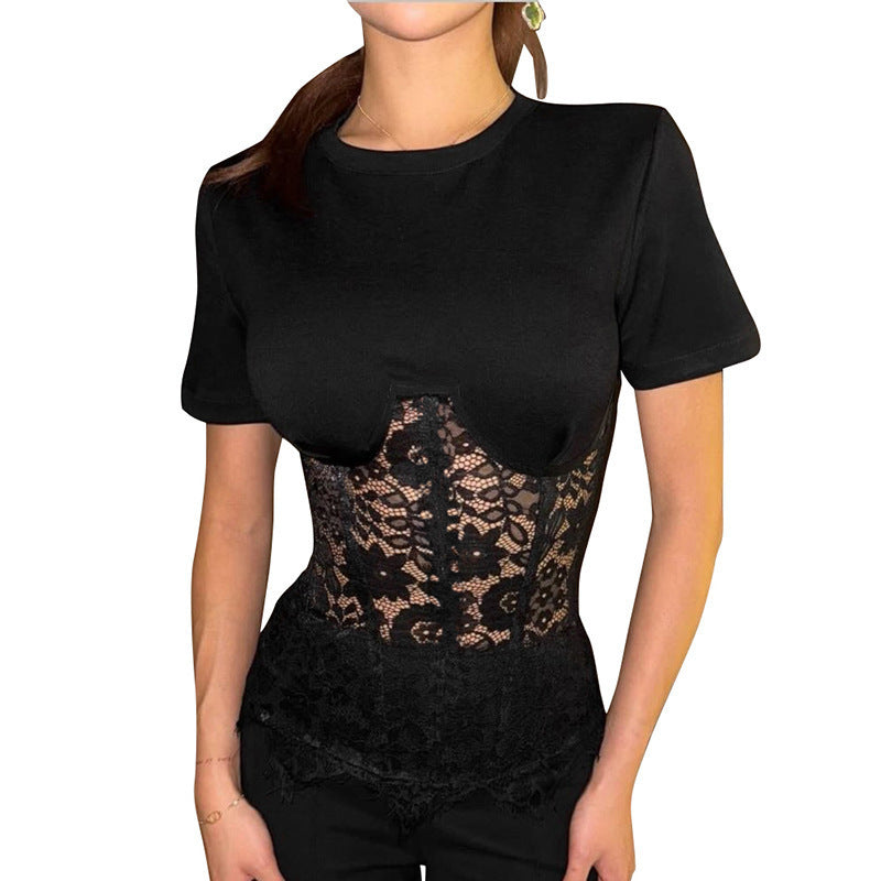 Damebluse med spissdetaljer og figursydd design Skjora