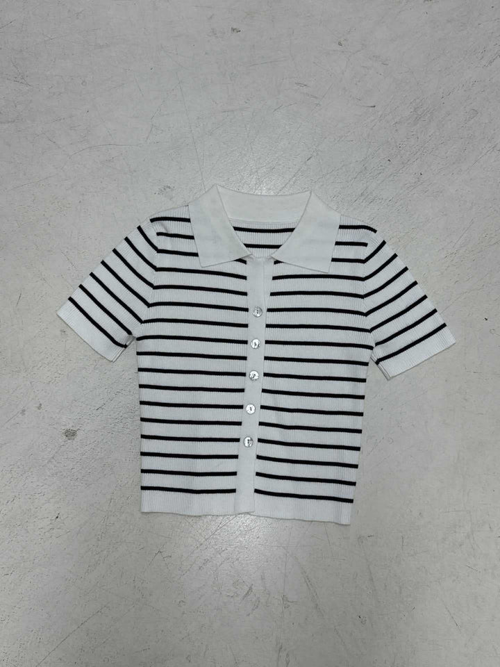 Damer Kortermet strikkegenser med klassisk stripemønster og knappliste Skjora