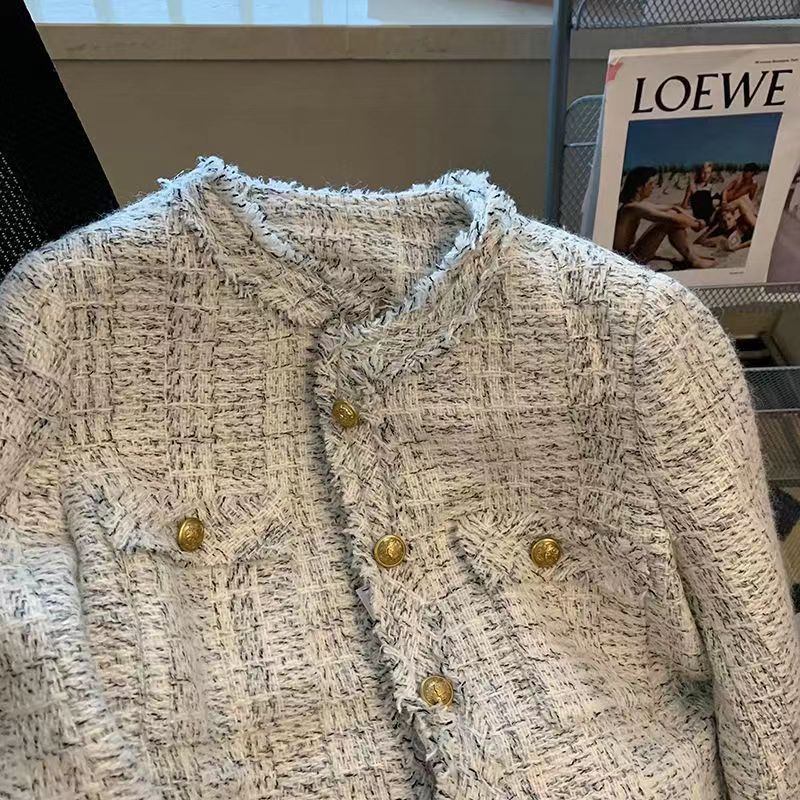 Kvinnenes elegante tweedjakke med gullknapper Skjora
