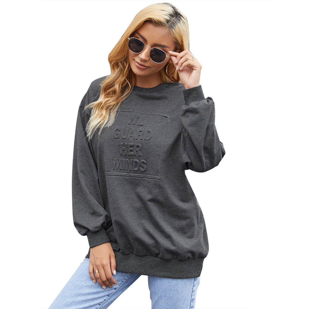 Dame avslappet hettegenser med elegant rund hals og dekorativt trykk Skjora