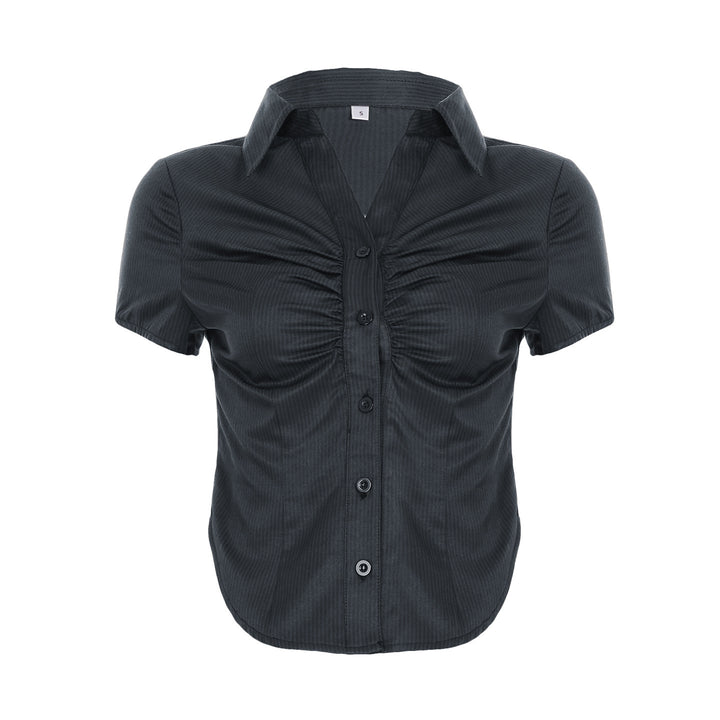 Dame kortermet bluse med rynk og elegant knappestolpe Skjora