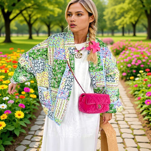 Kvinne Patchwork Kimono Jakke i Romantisk Design med Praktiske Lommer Skjora