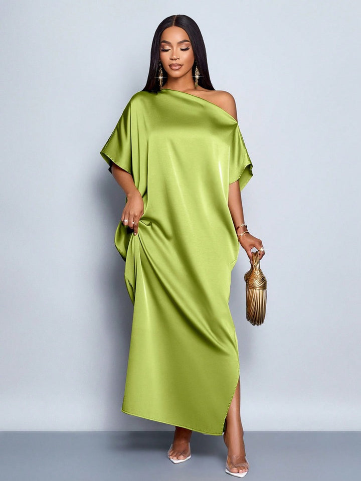 Dame maxikjole med asymmetrisk snitt og elegant fall Skjora