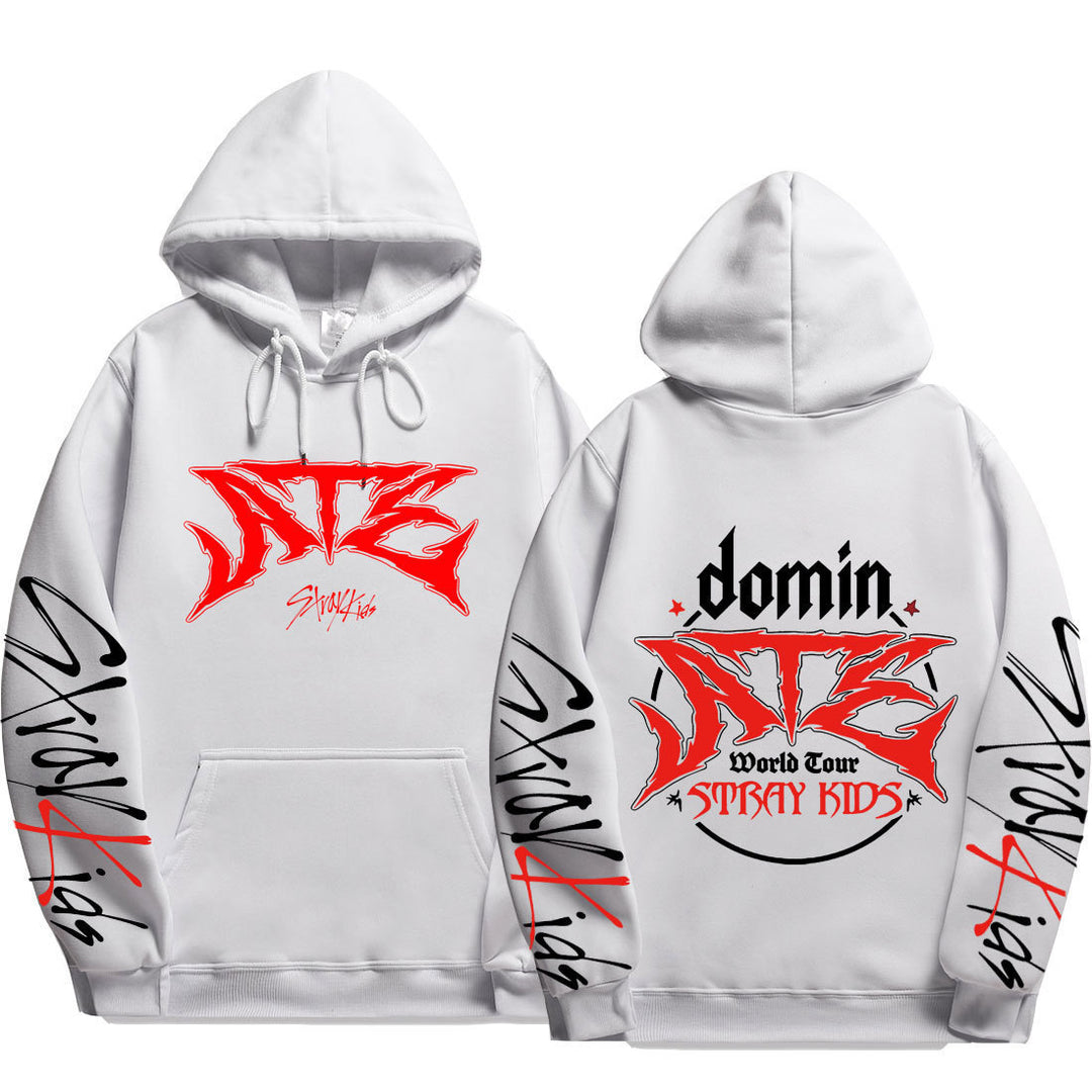 Dame hoodie med iøynefallende grafisk design Skjora