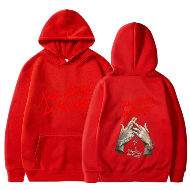 Dame hoodie med iøynefallende skrift i urban stil Skjora
