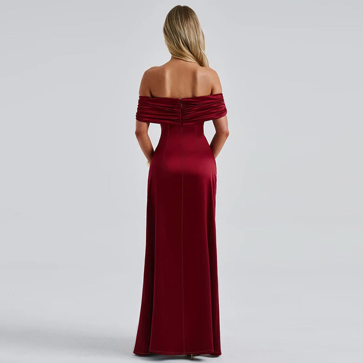 Dame off-shoulder maxikjole med elegant rynkning og figursiddende snitt Skjora