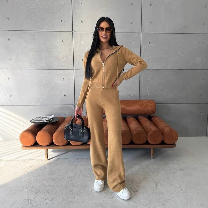 Kvinnelig Komfortabel Fleece Jumpsuit med Praktisk Hette og Glidelås Skjora