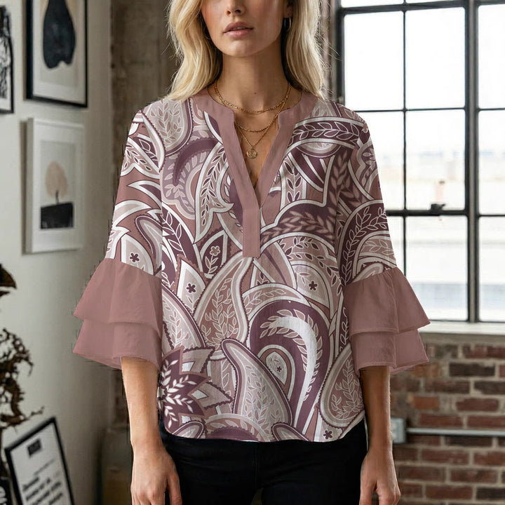 Damebluse med voluminøse puffermer og kreativt blomstermønster Skjora
