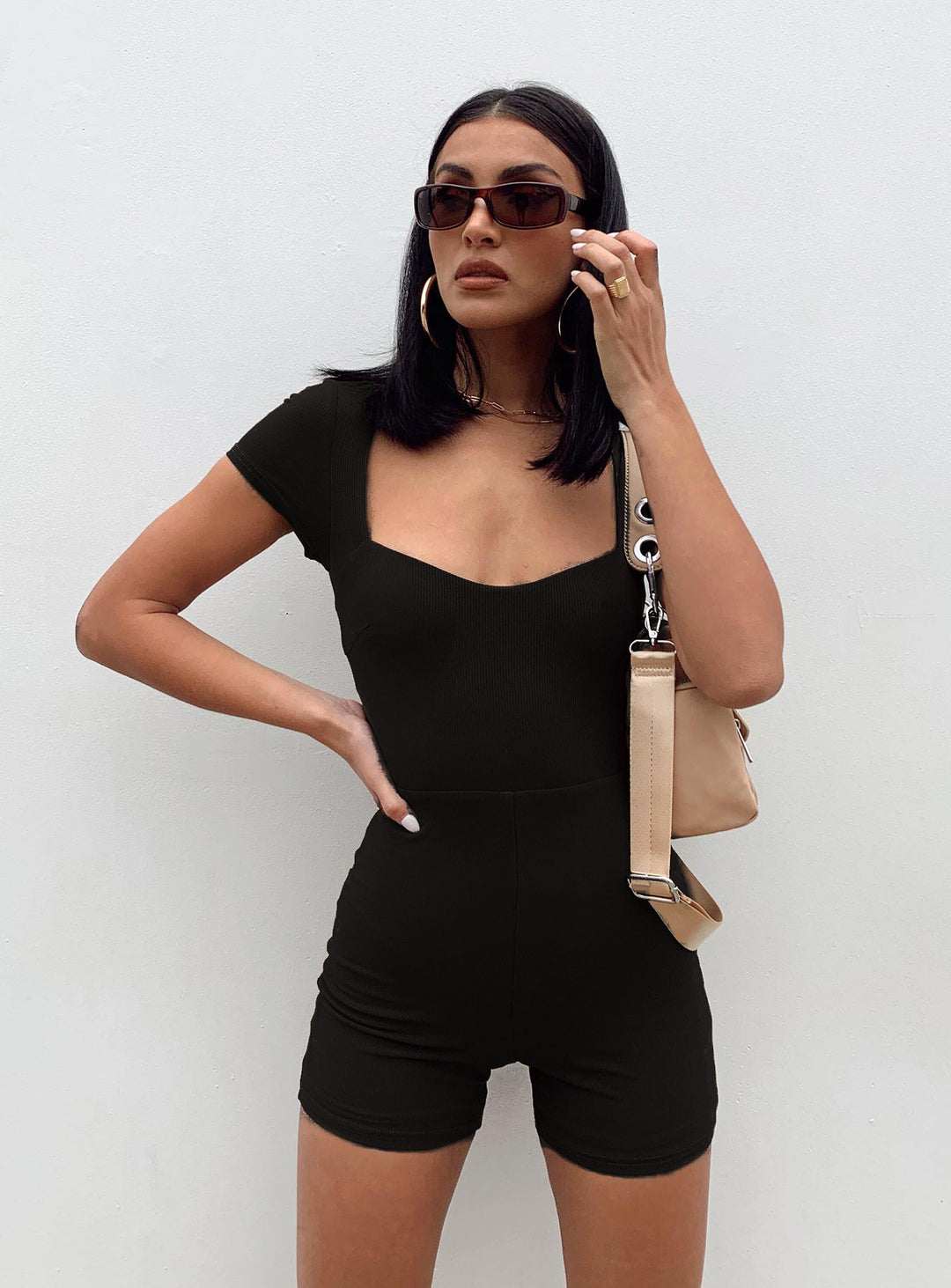 Dame figurformet jumpsuit med kvadratuhalsutskjæring og kort arm Skjora