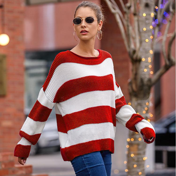 Kvinnes komfortable strikkegenser med moderne stripe mønster og bred passform Skjora