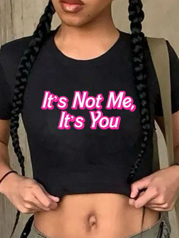 Dame Crop-Top med kreativ grafisk design og moderne skrift Skjora