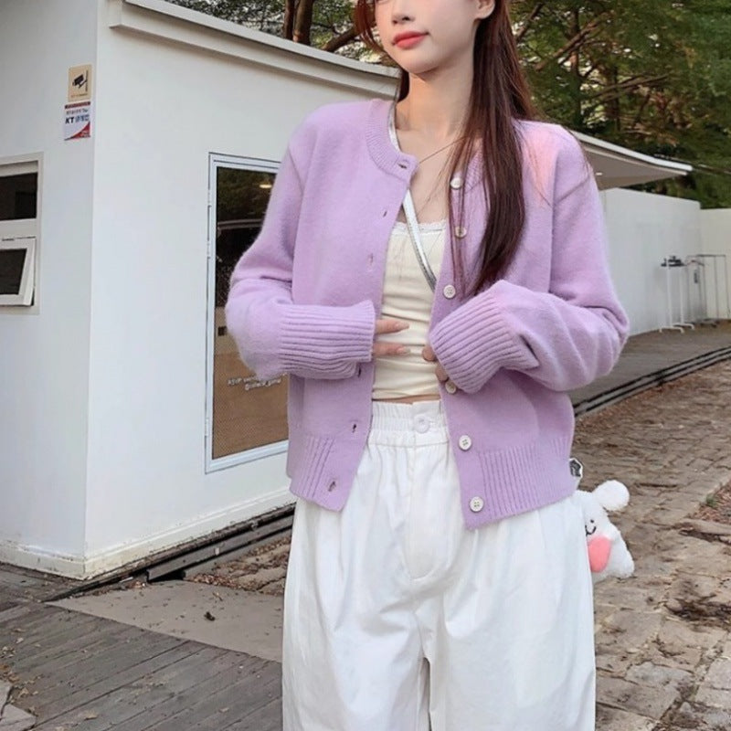 Kvinnes elegant kortermet cardigan med knappe-detaljer og fin vev Skjora