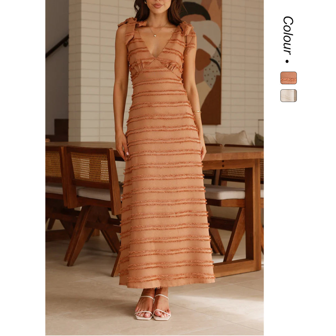 Dame maxi kjole med elegant drapert design og volanger accentuering
