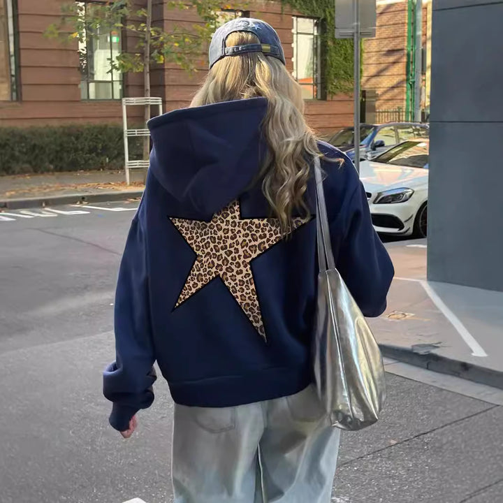 Kvinne hettegenser med slående leopard stjerne design Skjora