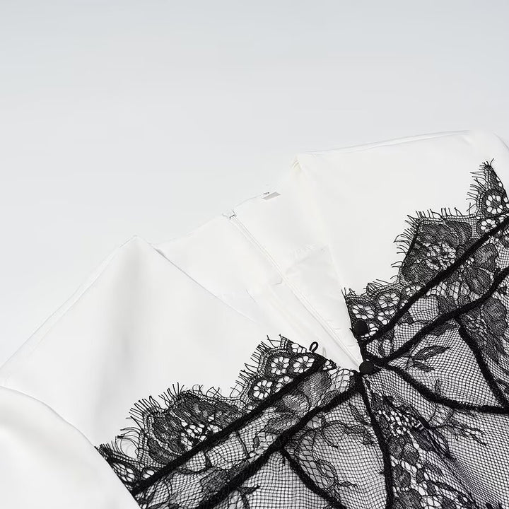 Kvinne blondekjole med sofistikert design og elegante detaljer Skjora