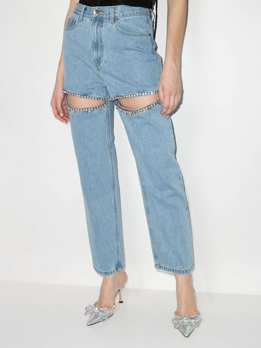 Damejeans med et ekstravagant utskårent design og glitrende utsmykninger