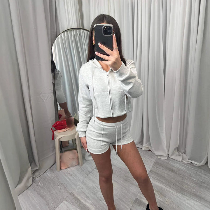 Kvinnors sportiga crop top och shorts set Skjora