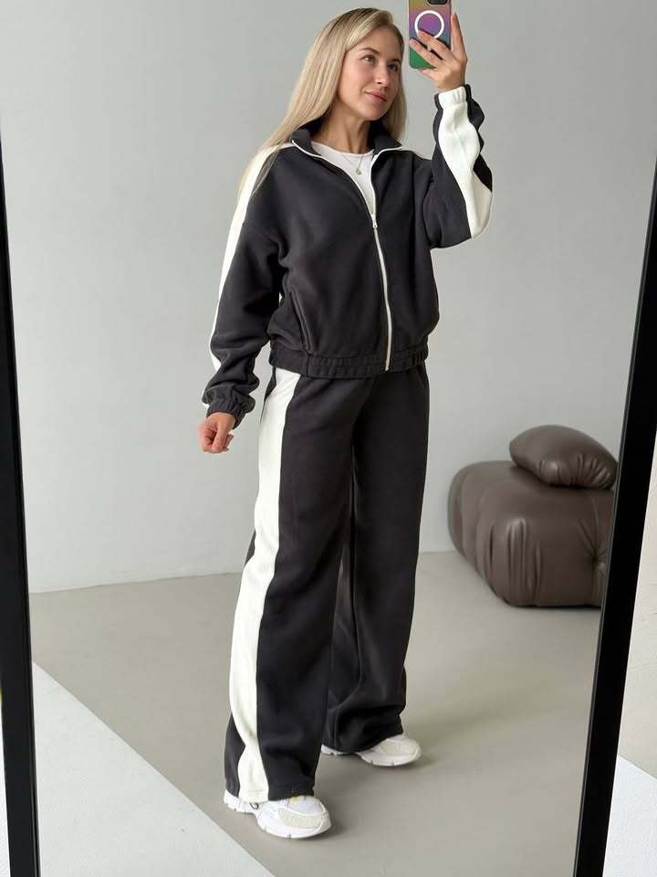 Kvinnes sporty fleece treningsoverall med høy krage og sidestriper Skjora